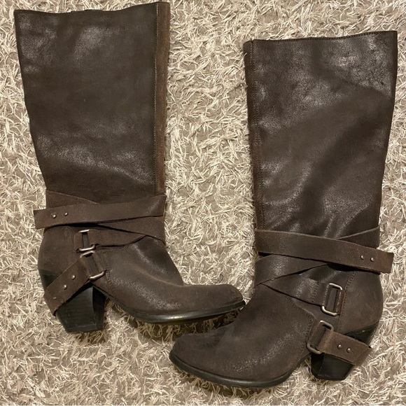 Fergie Shoes Euc Fergie Varsity Leather Knee Or Midcalf High Boots